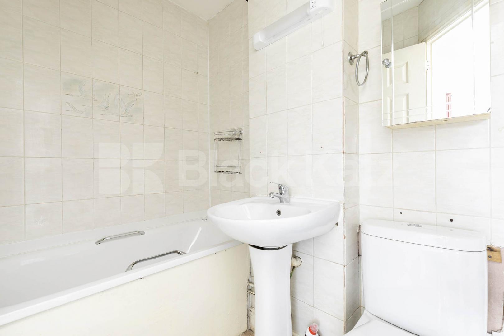 			1 Bedroom, 1 bath, 1 reception Apartment			 Garlinge Road, Kilburn
